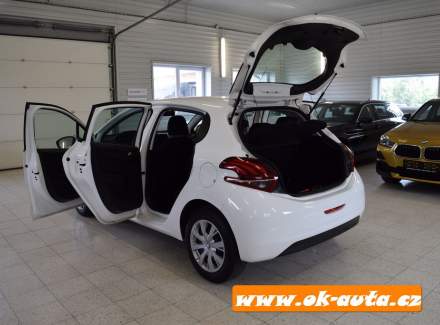 Peugeot - 208