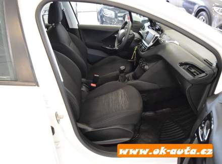 Peugeot - 208