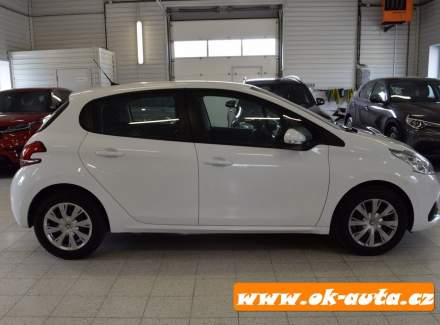 Peugeot - 208