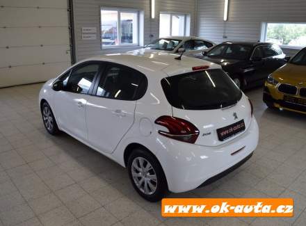 Peugeot - 208