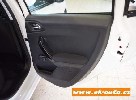 Peugeot - 208