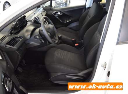 Peugeot - 208