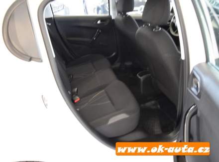 Peugeot - 208