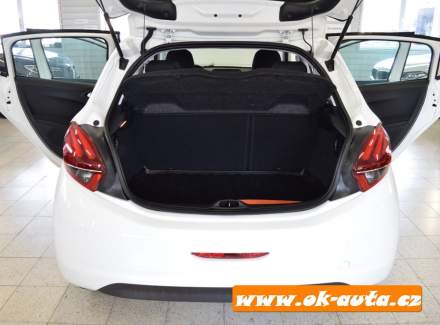 Peugeot - 208