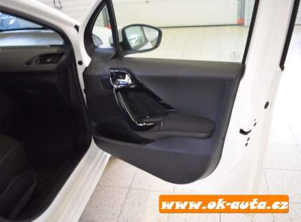 Peugeot - 208