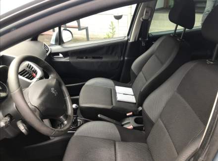 Peugeot - 207