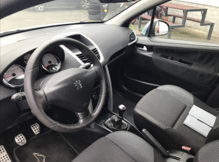 Peugeot - 207