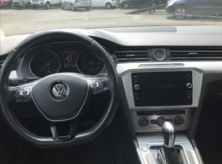 Volkswagen - Passat