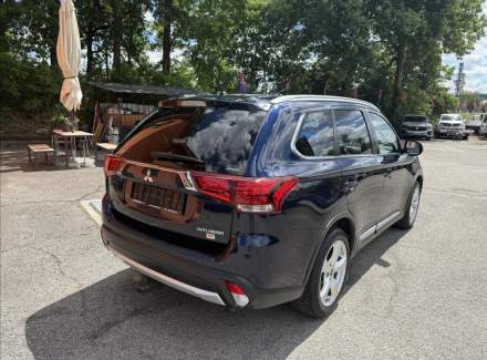 Mitsubishi - Outlander