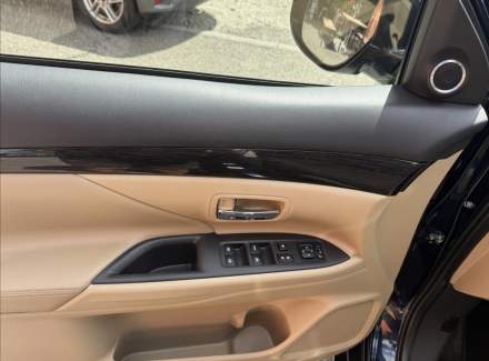 Mitsubishi - Outlander