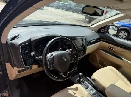 Mitsubishi - Outlander
