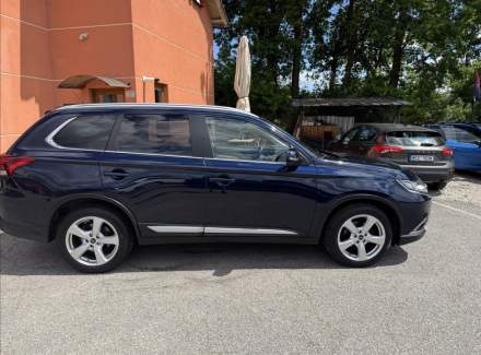 Mitsubishi - Outlander