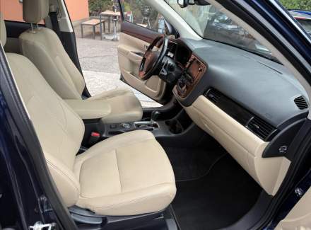 Mitsubishi - Outlander