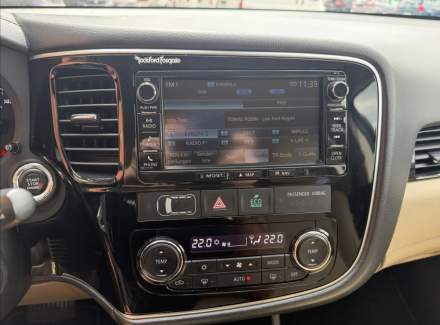 Mitsubishi - Outlander