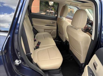 Mitsubishi - Outlander