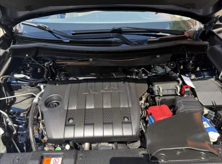 Mitsubishi - Outlander