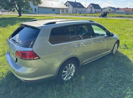 Volkswagen - Golf