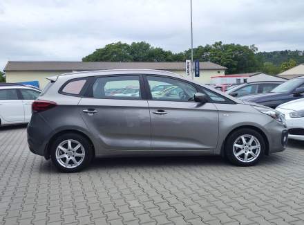 Kia - Carens