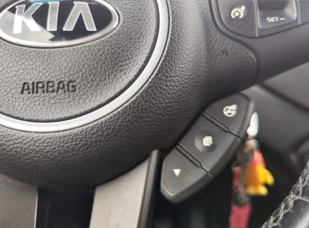 Kia - Carens