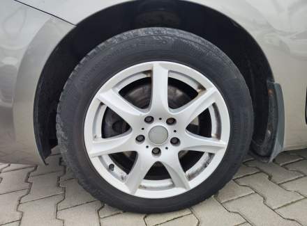Kia - Carens