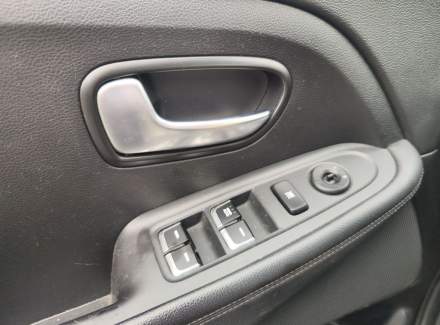 Kia - Carens