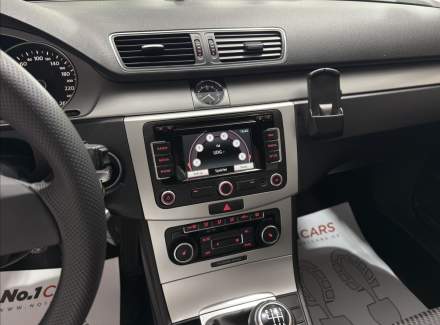 Volkswagen - Passat