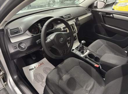 Volkswagen - Passat