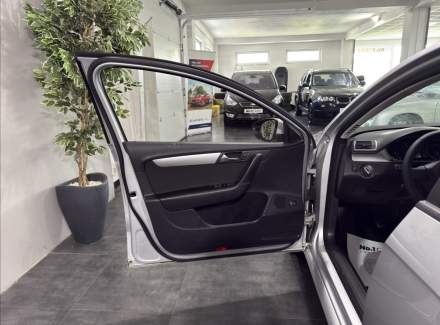 Volkswagen - Passat