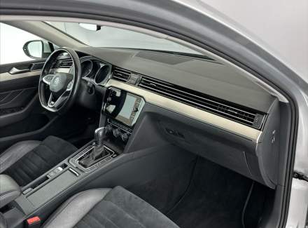 Volkswagen - Passat