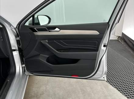 Volkswagen - Passat