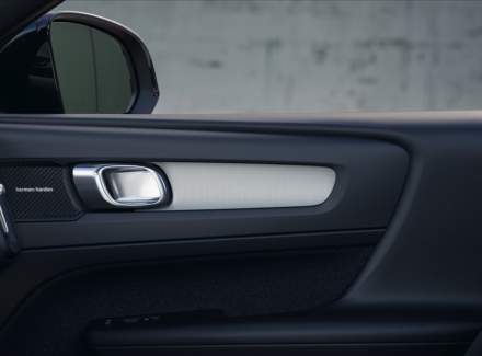 Volvo - XC40