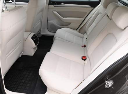 Volkswagen - Passat