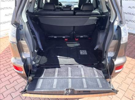 Mitsubishi - Outlander
