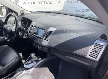 Mitsubishi - Outlander