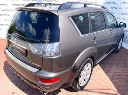 Mitsubishi - Outlander
