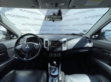 Mitsubishi - Outlander