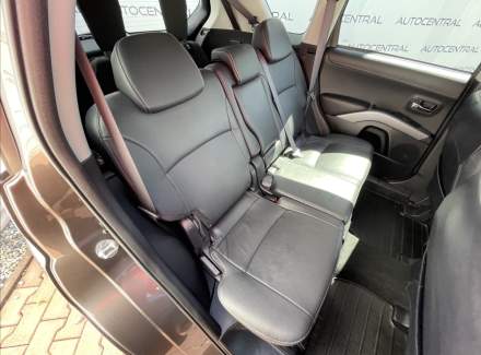 Mitsubishi - Outlander