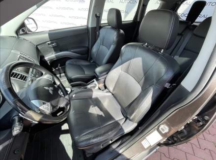 Mitsubishi - Outlander