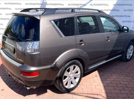 Mitsubishi - Outlander
