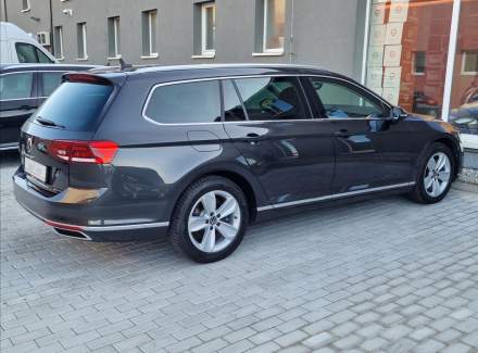 Volkswagen - Passat