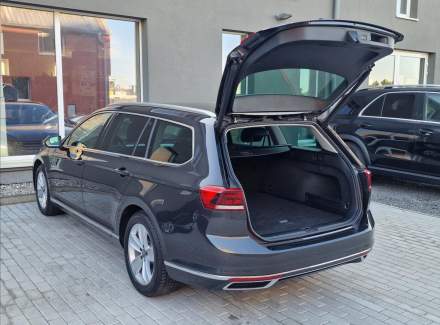 Volkswagen - Passat