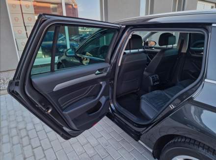 Volkswagen - Passat