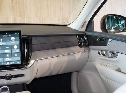 Volvo - XC90