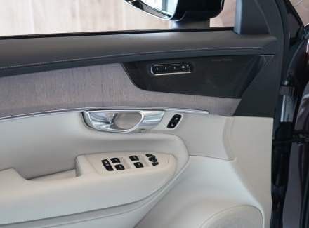 Volvo - XC90