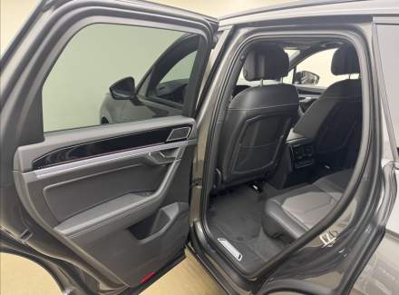 Volkswagen - Touareg