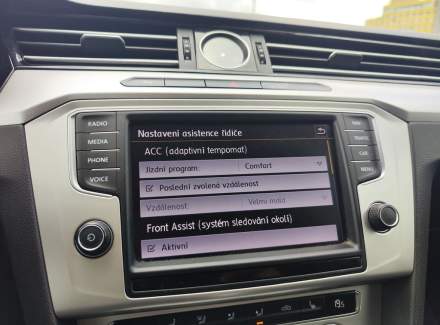 Volkswagen - Passat