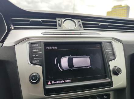 Volkswagen - Passat