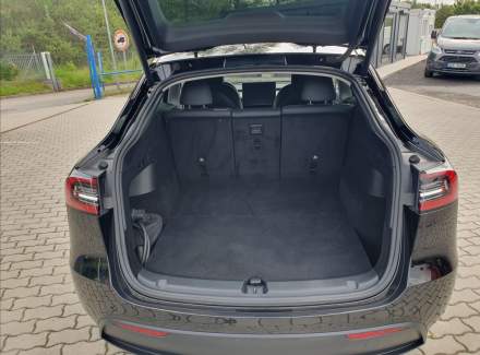 Tesla - Model Y