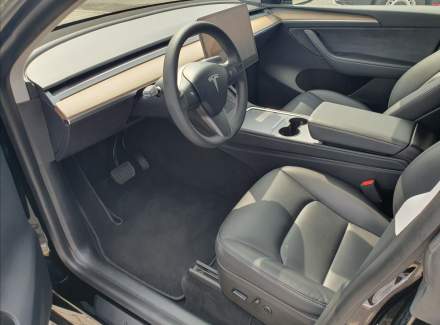 Tesla - Model Y