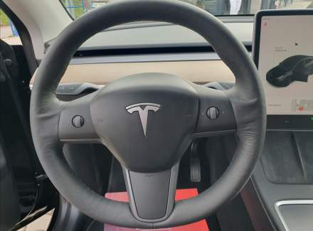 Tesla - Model Y